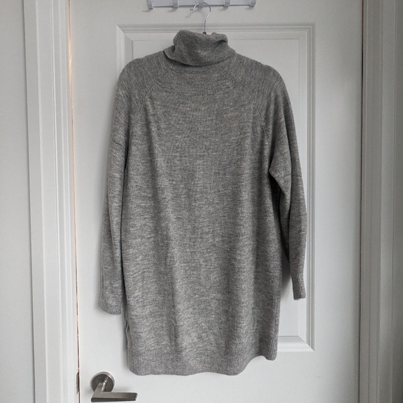 NWT H&M Turtleneck Sweater Dress - Picture 2 of 4